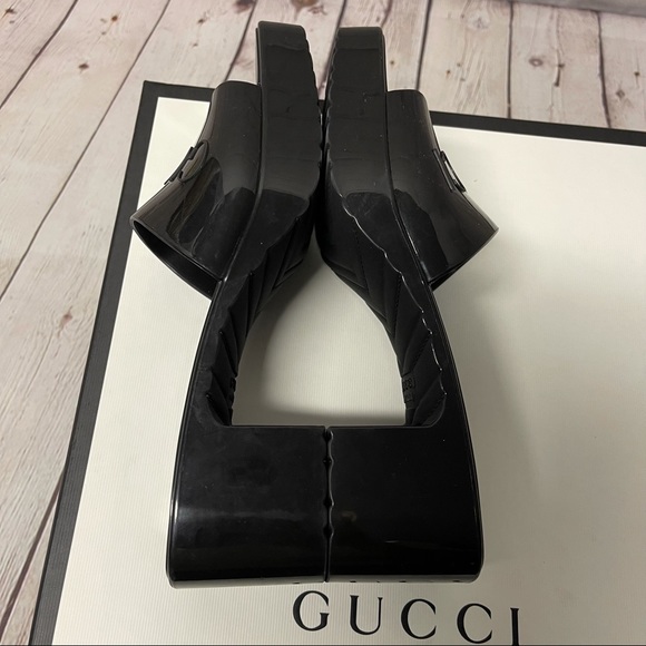 Gucci rubber slide sandals - Picture 5 of 11